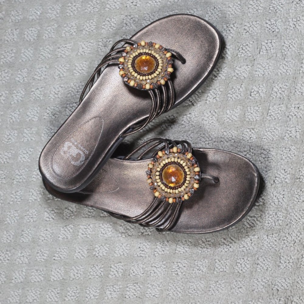 Gianni Bini Size 7.5 Brown Beaded Medallion Sandals